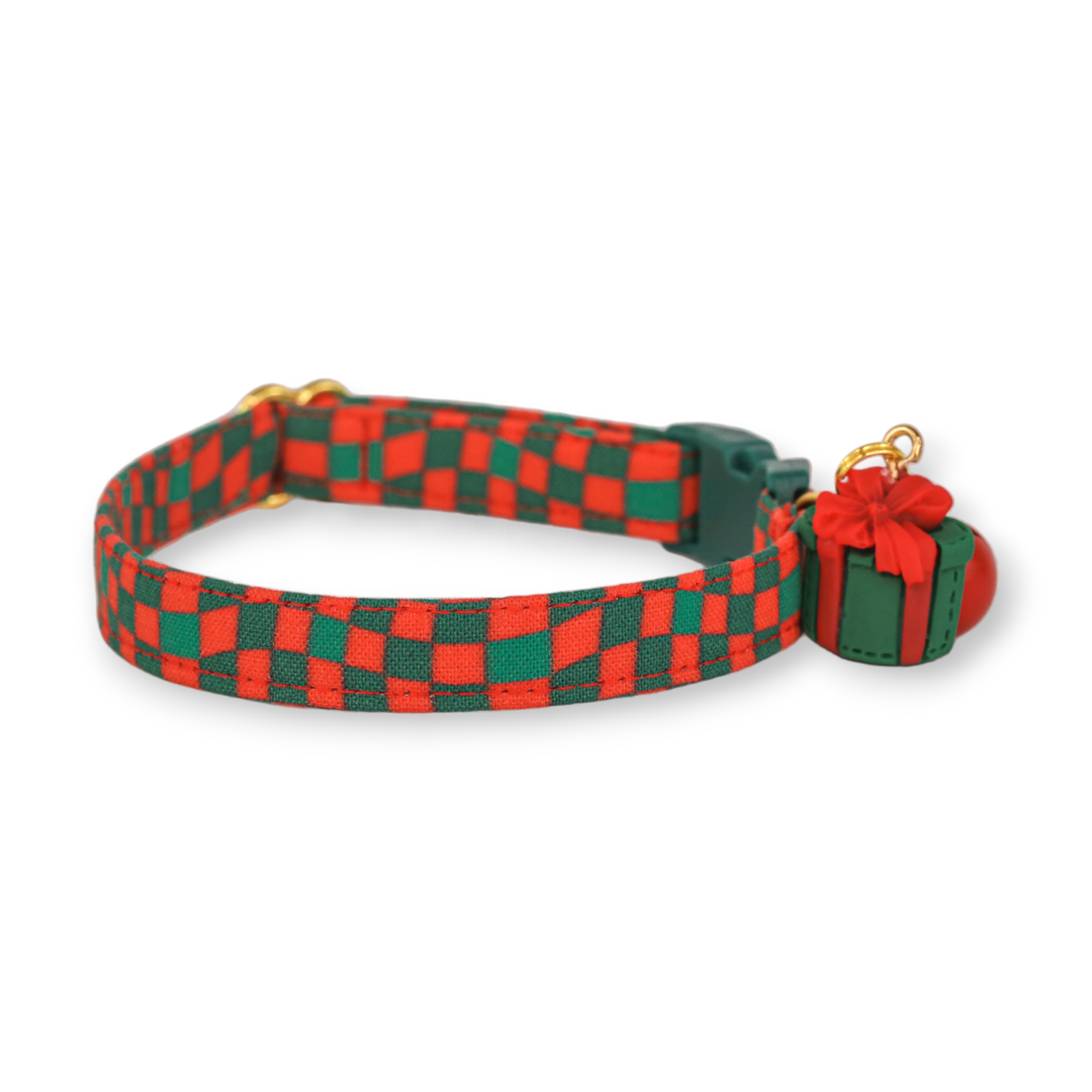 Wrap Me Up - Groovy Red and Green Checkered Christmas Cat Collar