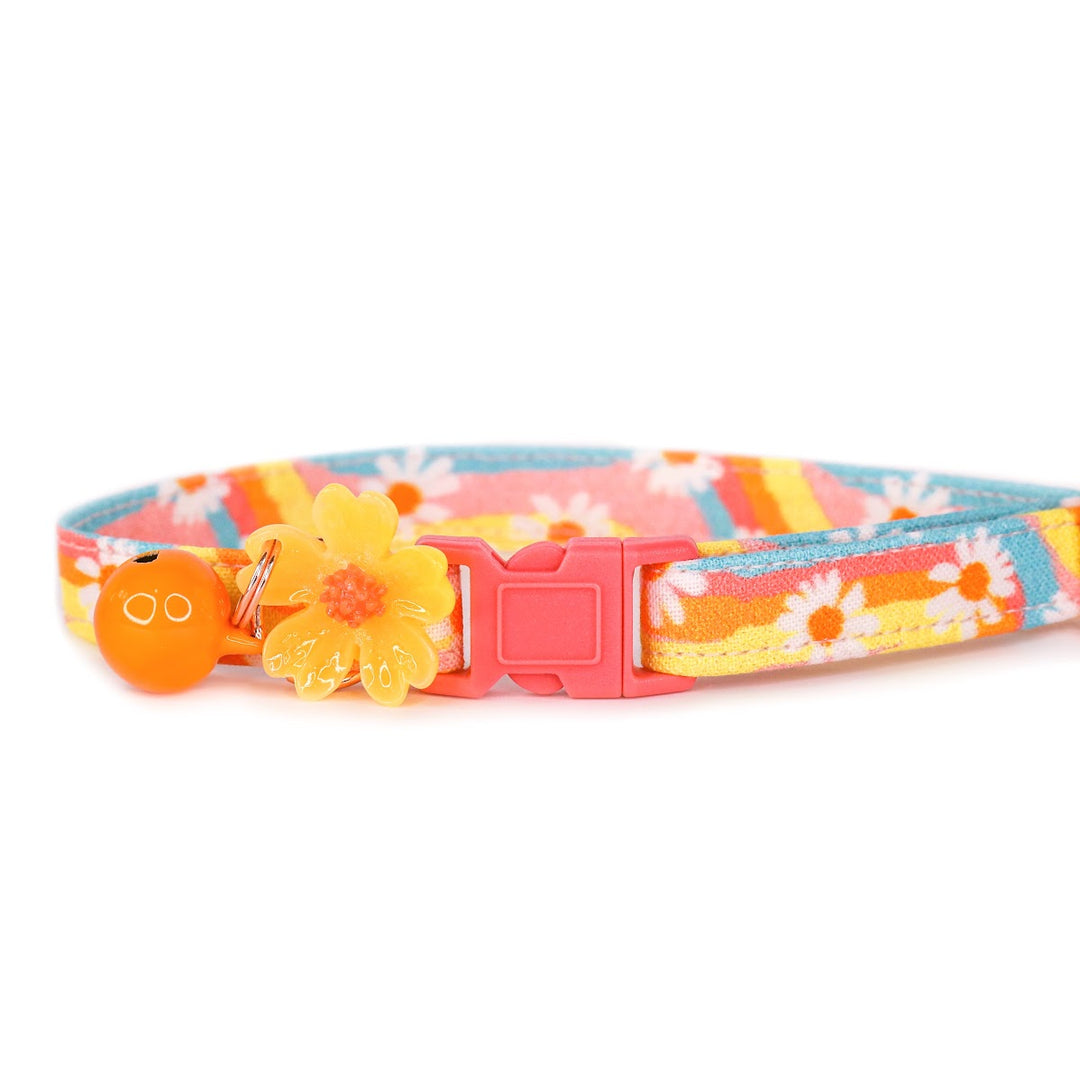 Daisy Me Rollin' - Groovy Retro Rainbow Daisy Cat Collar