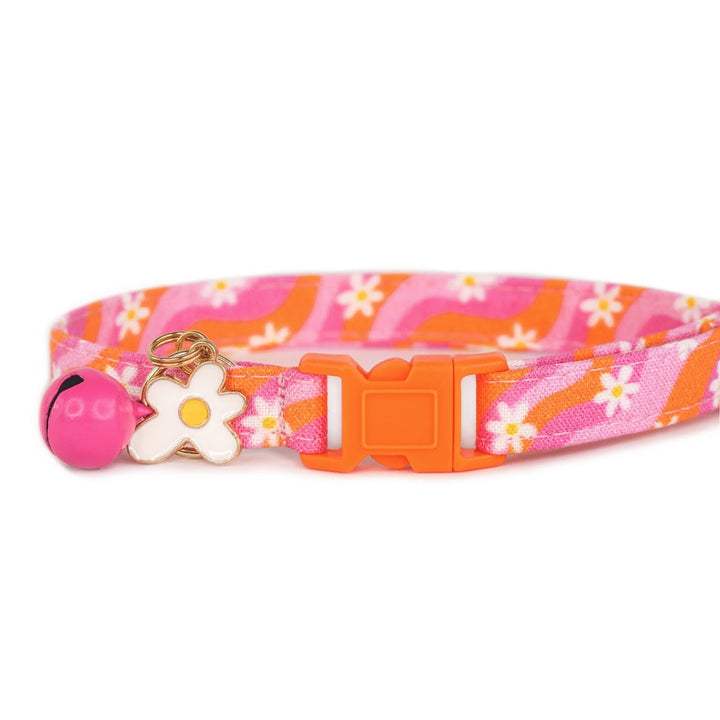 Daphne - Y2K Wavy Groovy Daisy Cat Collar