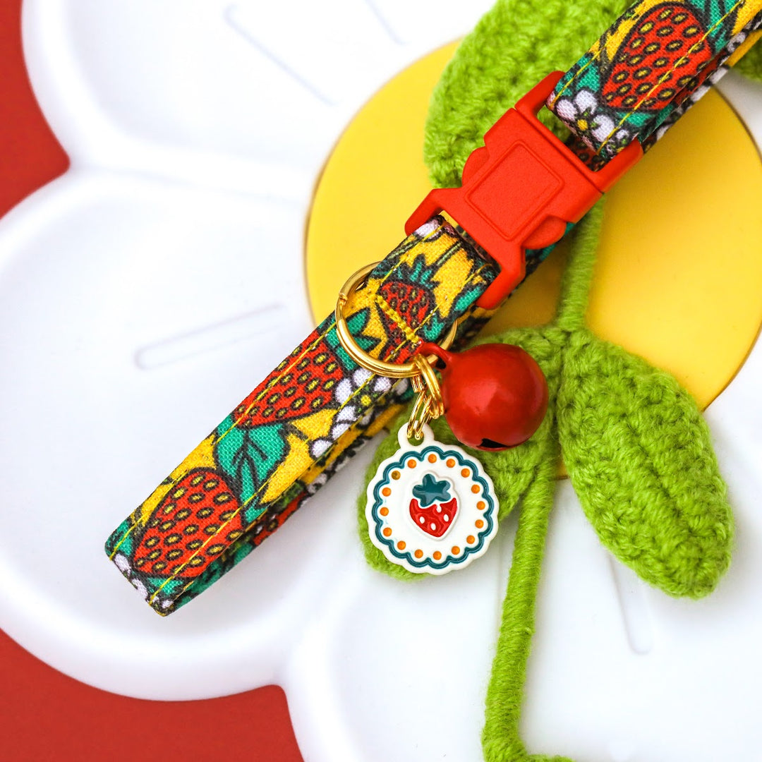 Strawberry Fields - Yellow Strawberry Cat Collar