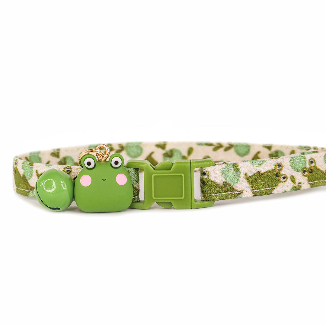 Leap to it - Frog Cat Collar