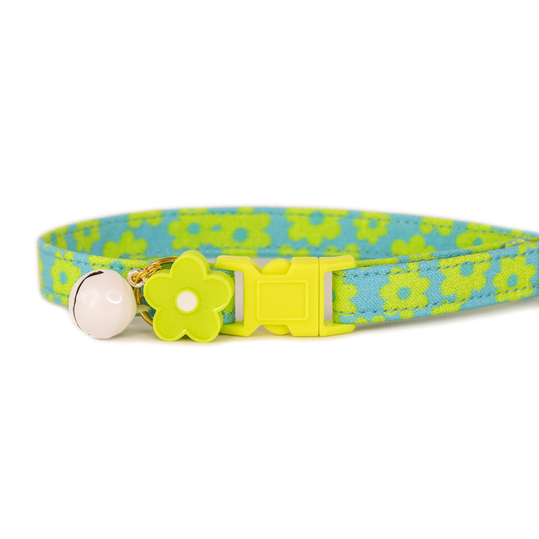 Lizzie - Lime Green Daisy Cat Collar