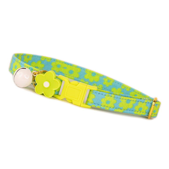 Lizzie - Lime Green Daisy Cat Collar