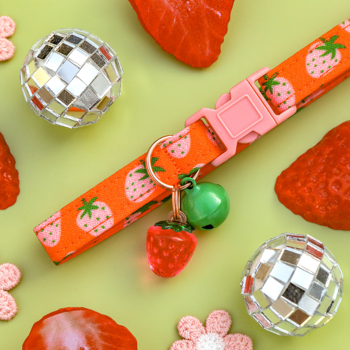 Summertime Sweet - Groovy Strawberry Cat Collar